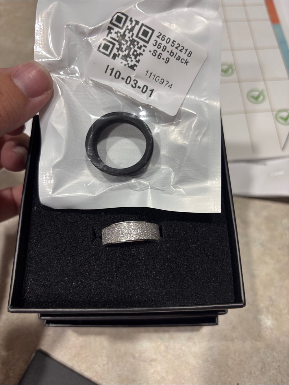 New  Silver Tone frosted smart ring size 8 and silicone cover in black